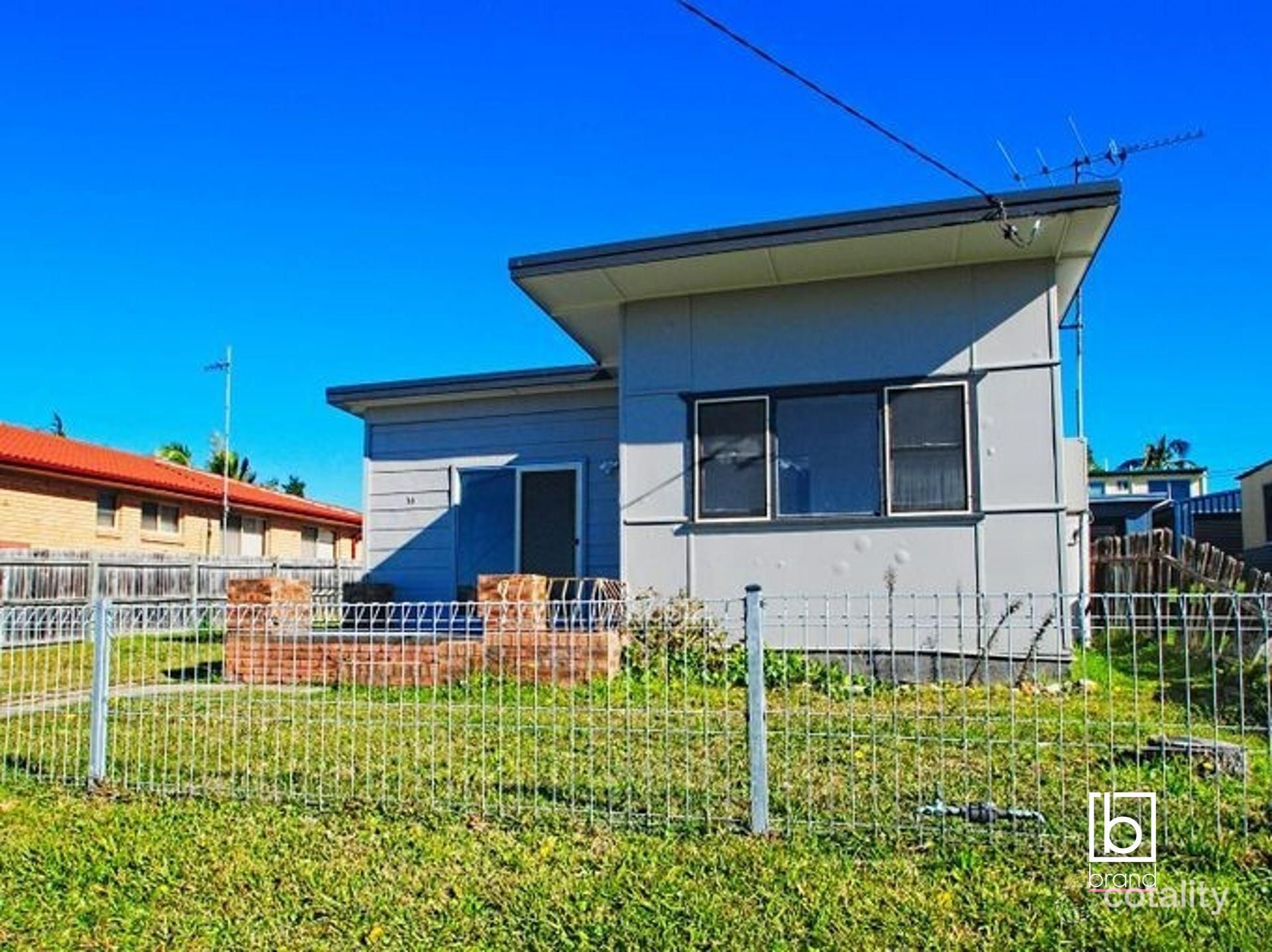 16 Vena Ave, Gorokan, NSW 2263