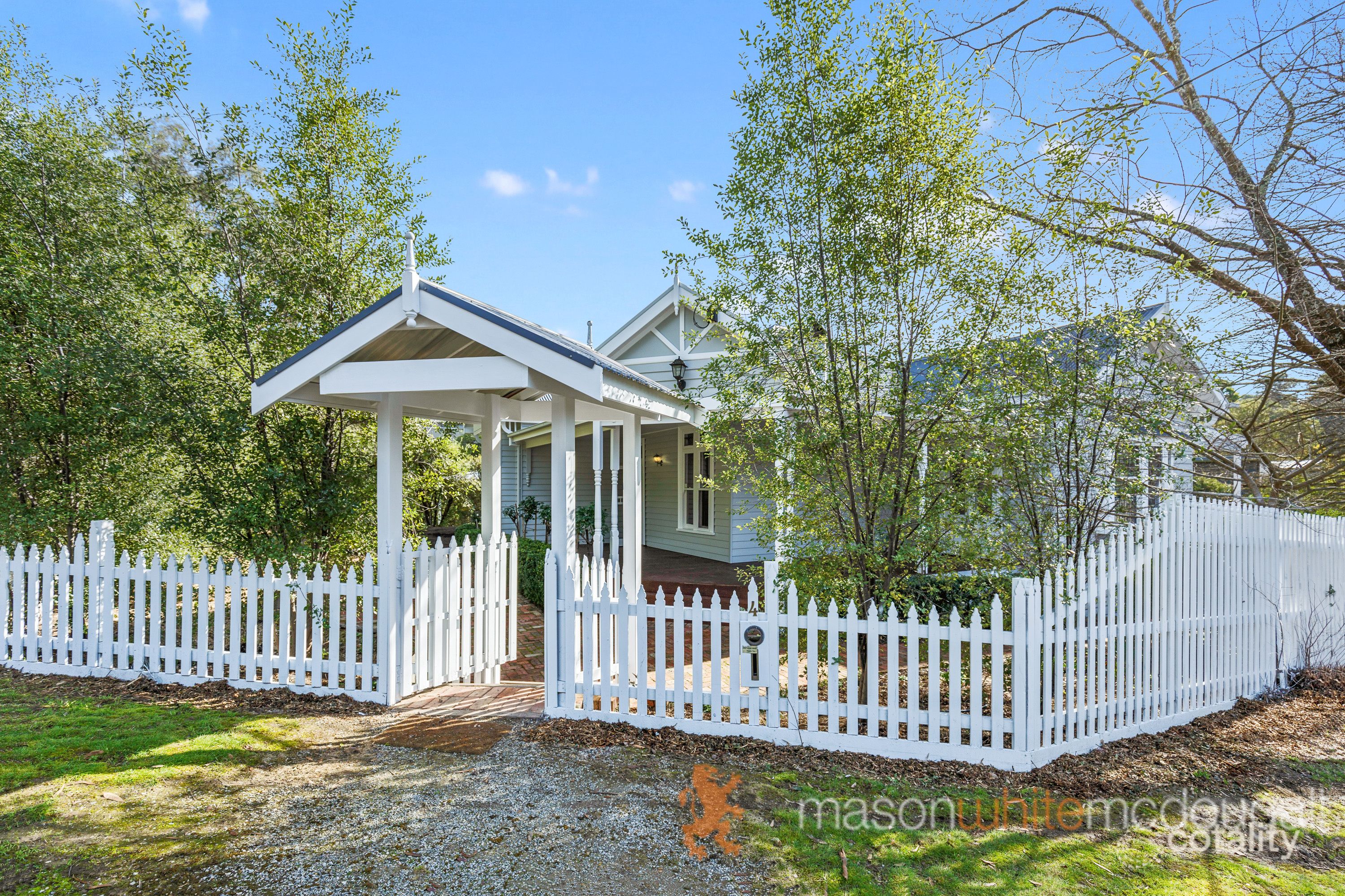 4 Haleys Gully Rd, Hurstbridge, VIC 3099
