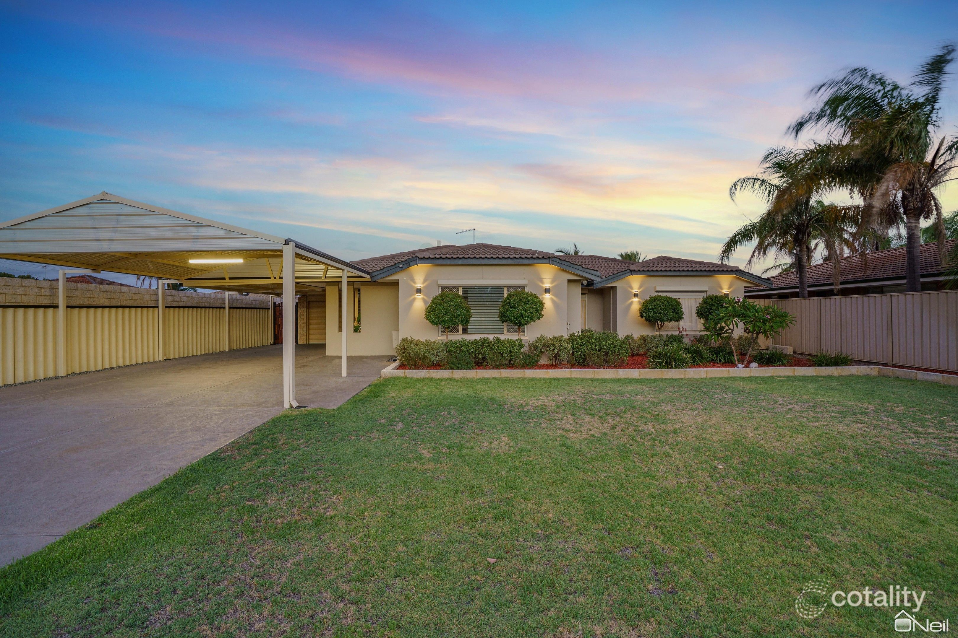 4 Fortunella Gr, Seville Grove, WA 6112