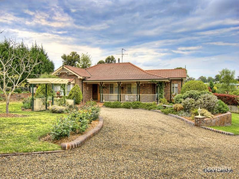 10 William Dowle Pl, Grasmere, NSW 2570