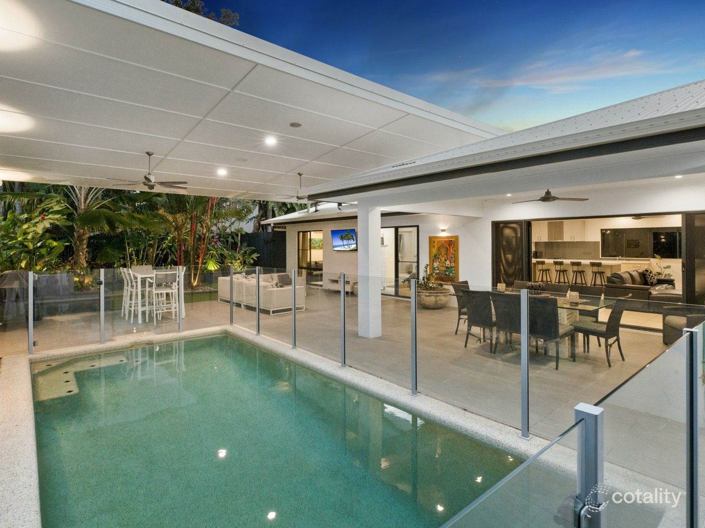 3 Saunders Ct, Clifton Beach, QLD 4879