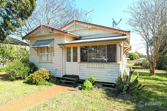 1 Llewellyn St, Centenary Heights, QLD 4350