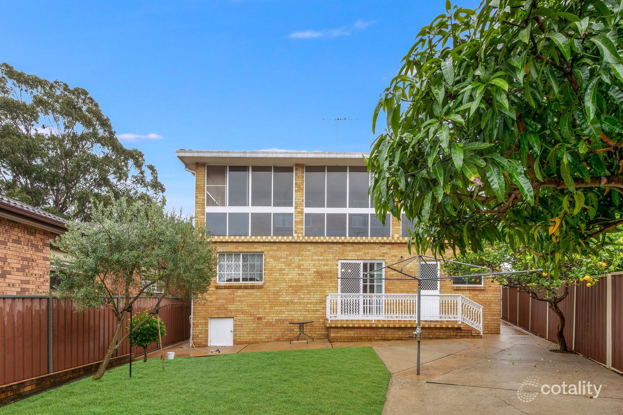 67 Carnavon Cres, Georges Hall, NSW 2198