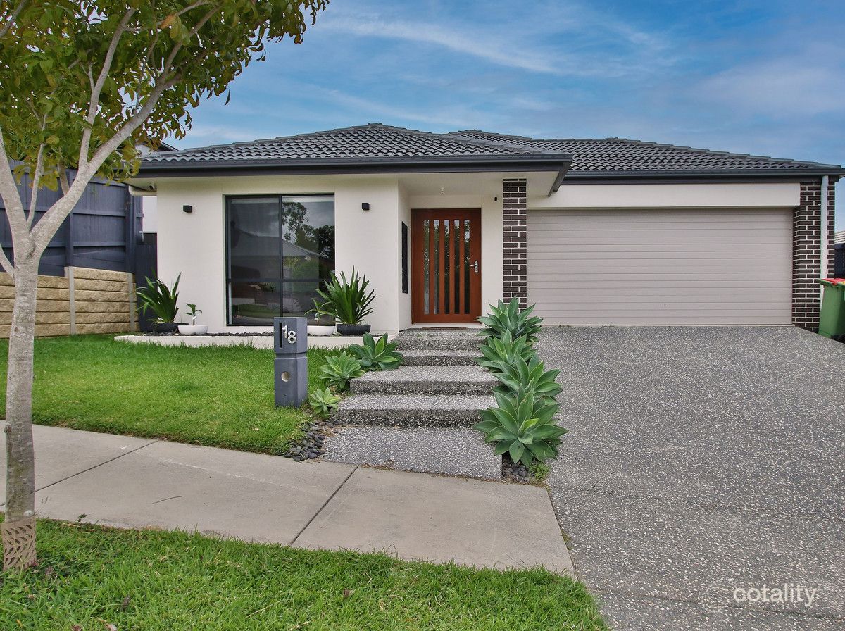 18 Oxenham Cct, Augustine Heights, QLD 4300