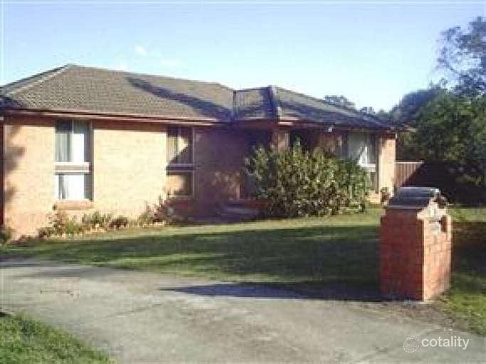 6 Arum Pl, Macquarie Fields, NSW 2564