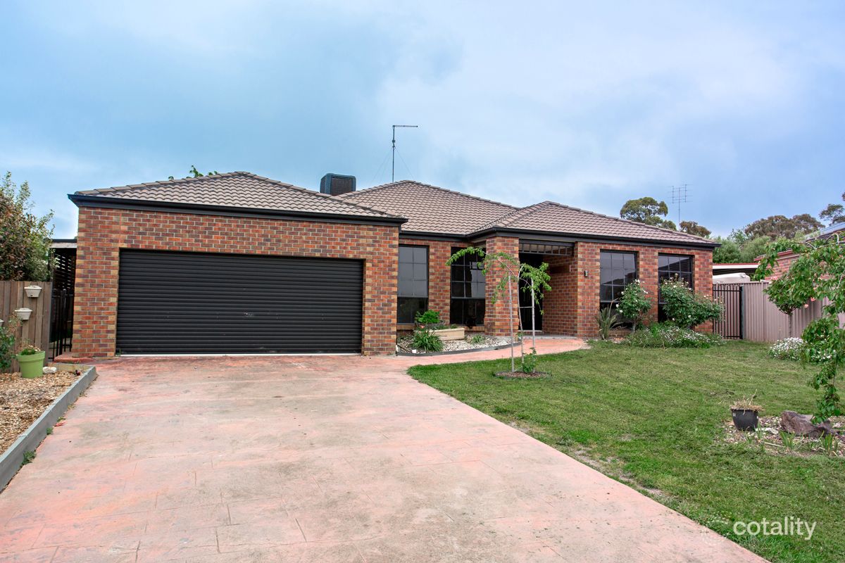 3 Pages Ct, Mount Clear, VIC 3350