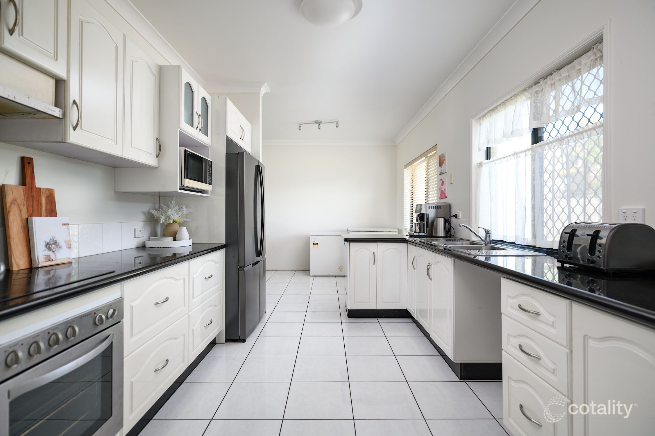 7 Ark Royal Dr, Cooloola Cove, QLD 4580