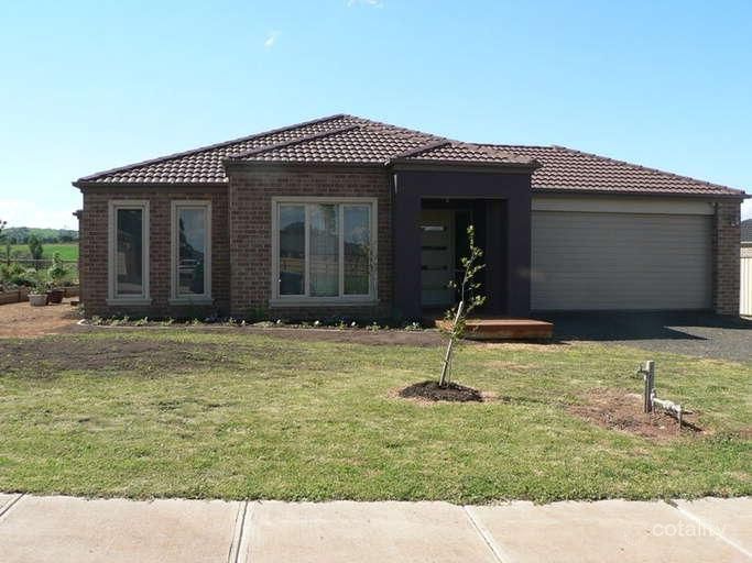 62 Shaw Dr, Romsey, VIC 3434