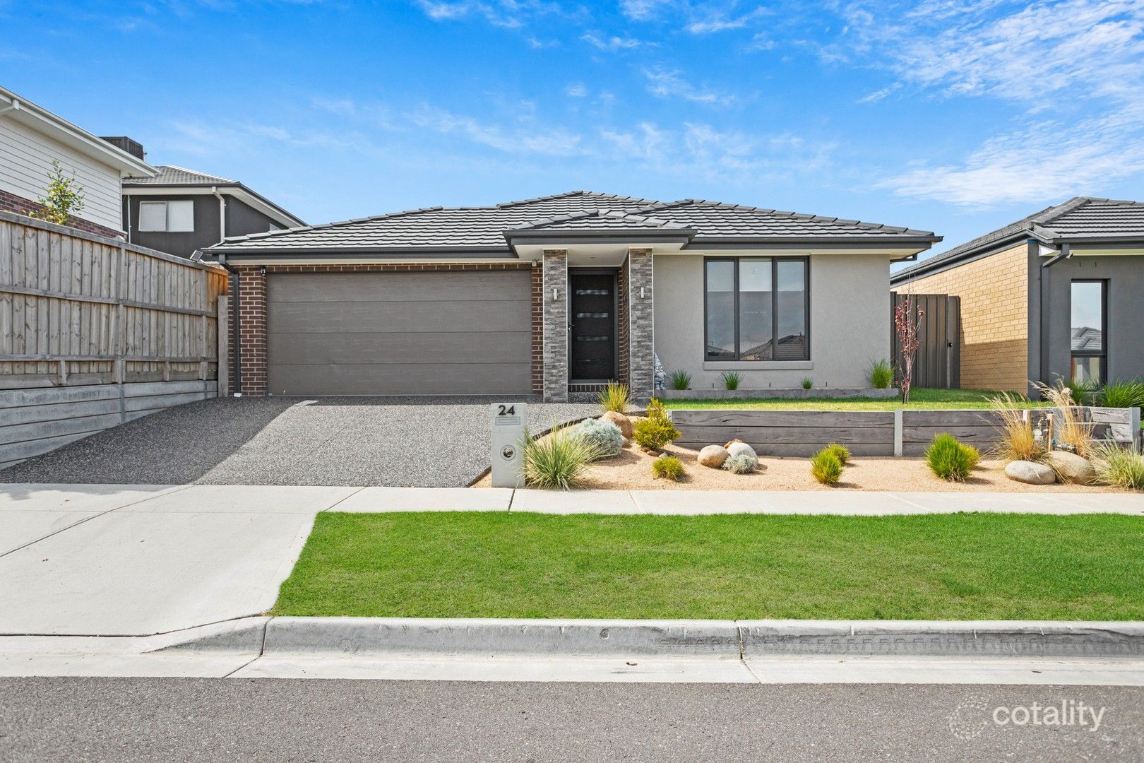 24 Limandus Cres, Cranbourne South, VIC 3977