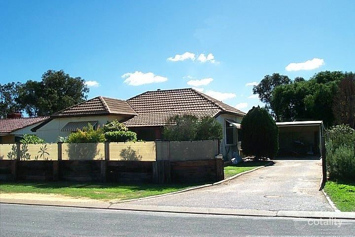 235 Third St, Wonthella, WA 6530