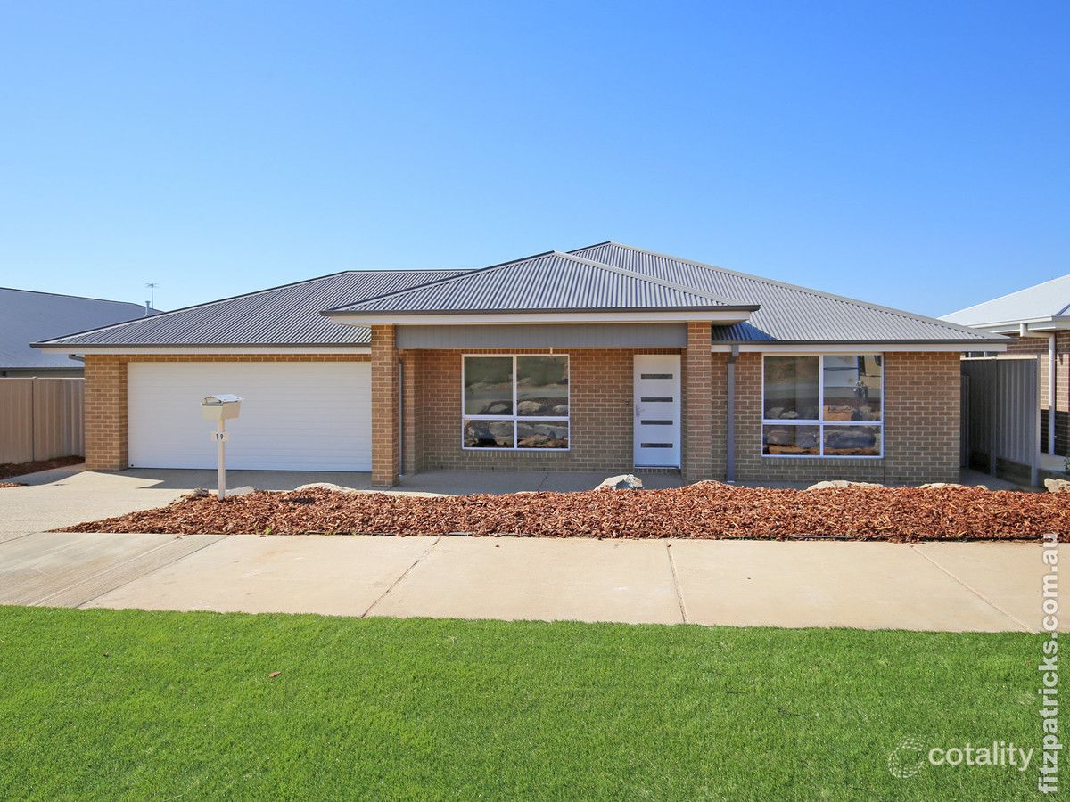 19 Waterhouse Ave, Lloyd, NSW 2650