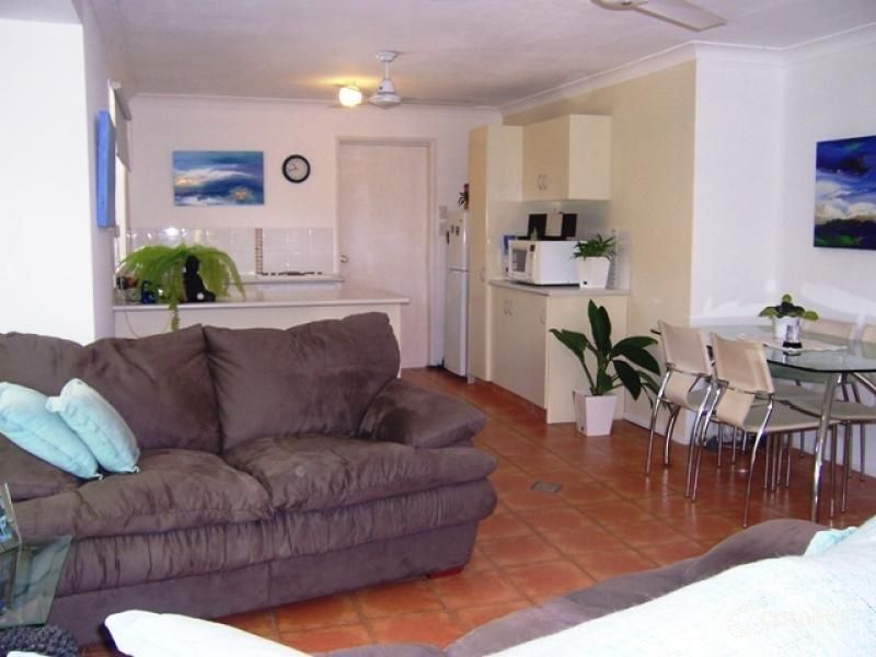 1/2 Coventry Ct, Labrador, QLD 4215