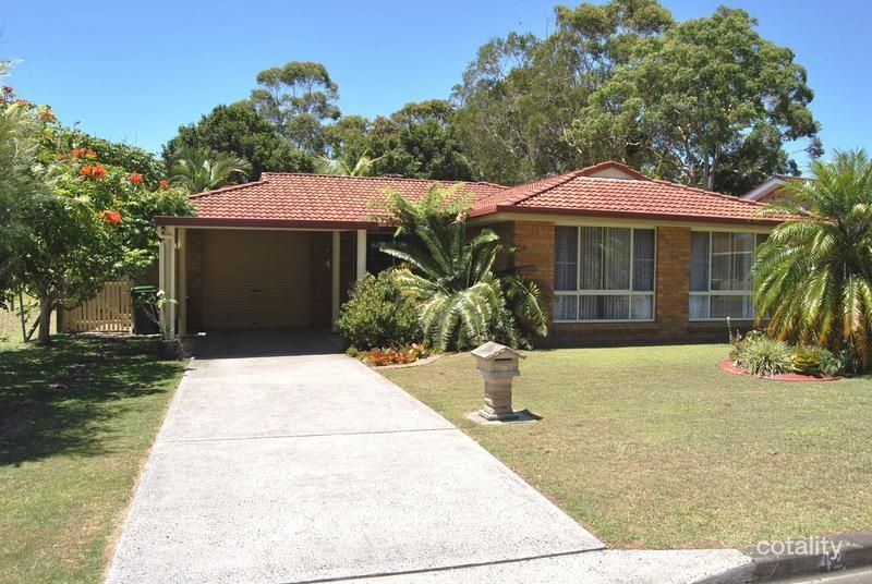 42 Hind Ave, Forster, NSW 2428