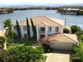 35 San Simeon Dr, Clear Island Waters, QLD 4226