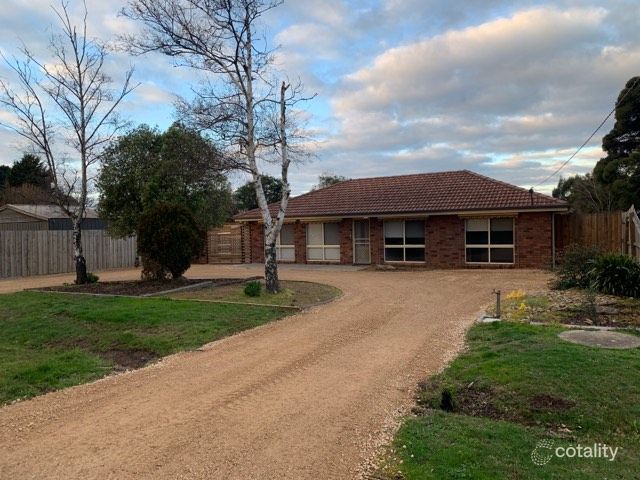 16 William St, Romsey, VIC 3434