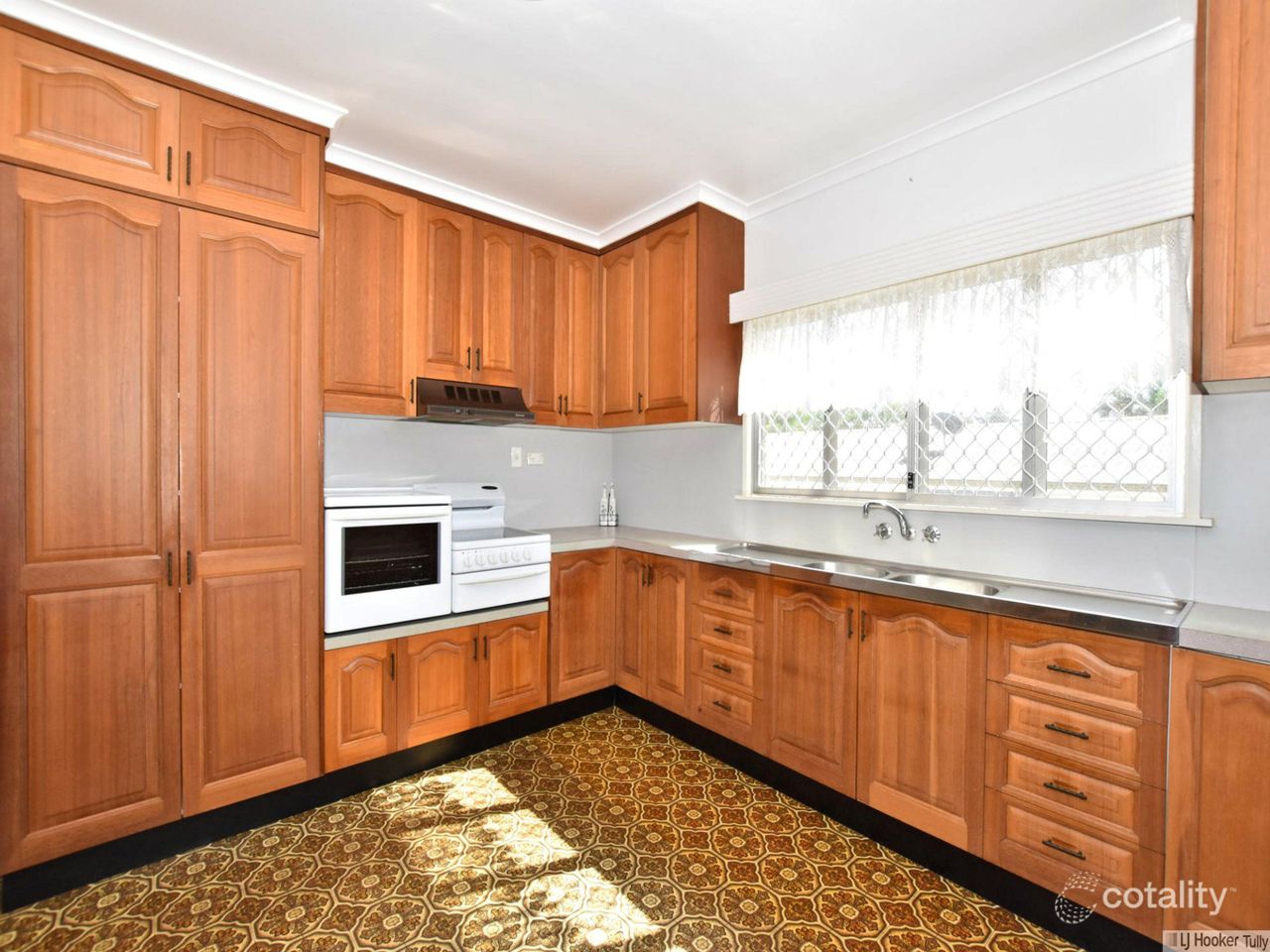 11 Cairns St, Tully, QLD 4854