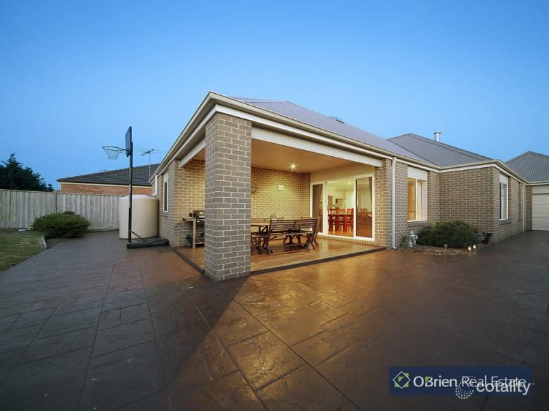5 Tea Tree Ct, Lyndhurst, VIC 3975