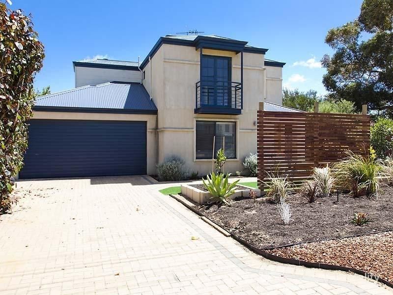 21a Moorland St, Scarborough, WA 6019