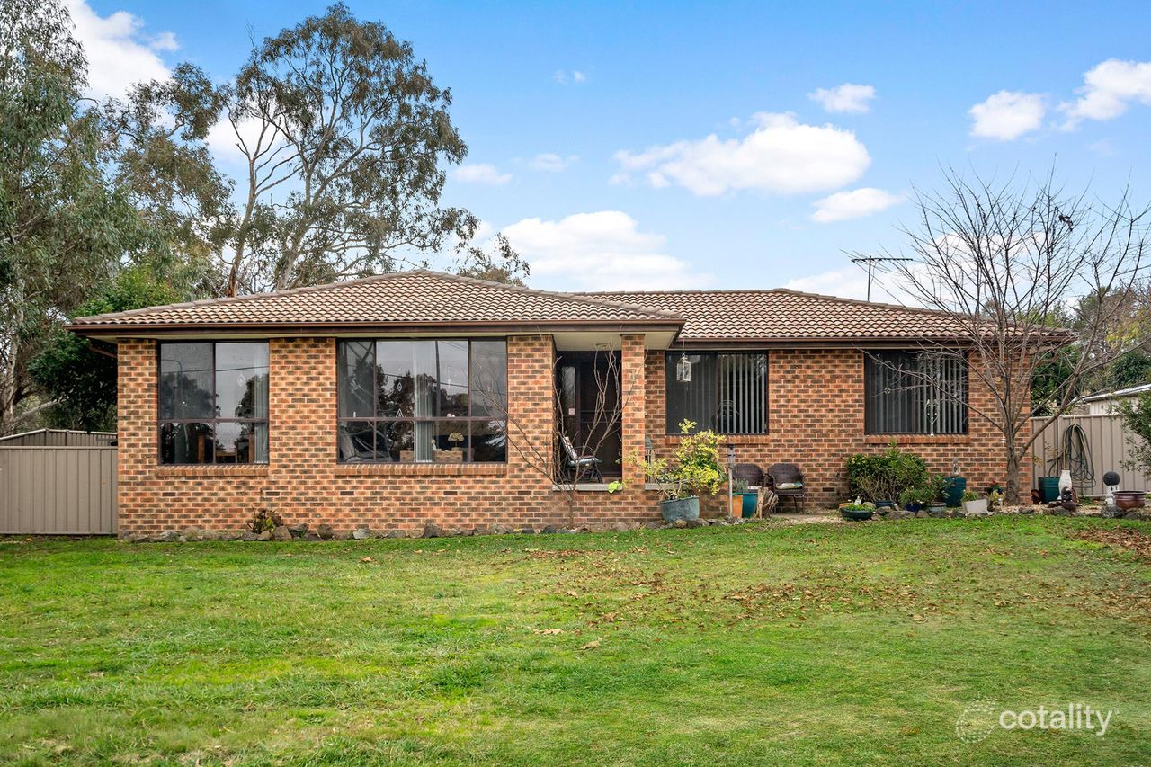 1 Herron Cres, Latham, ACT 2615