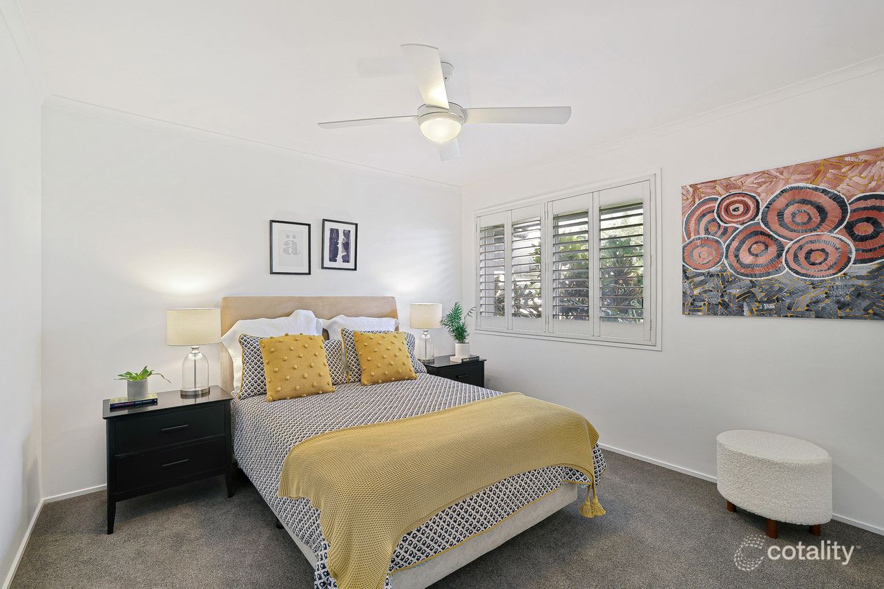 18 Weatherly Ave, Mermaid Waters, QLD 4218