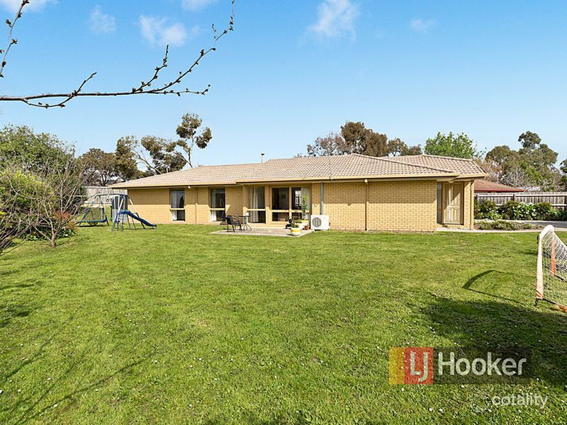27 Balladonia Rd, Rowville, VIC 3178