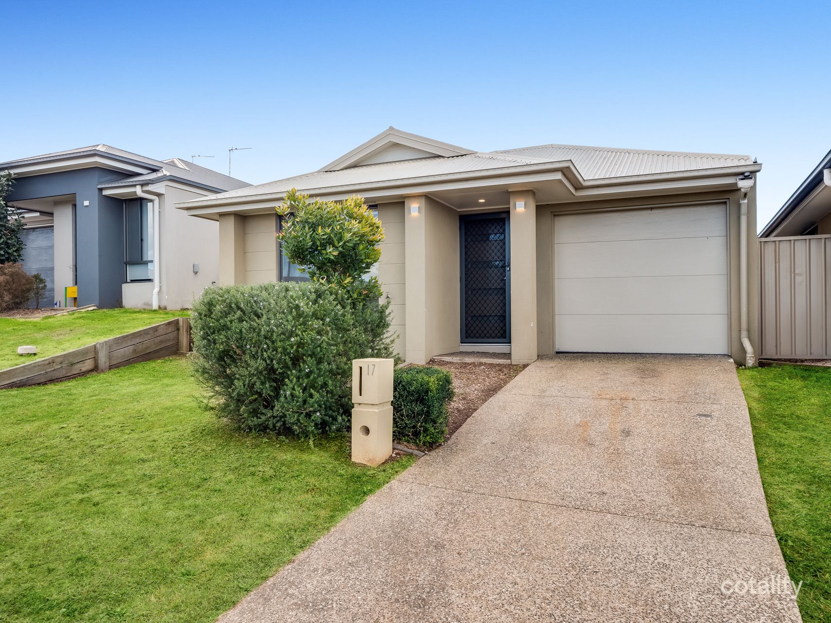 17 Minnett St, Glenvale, QLD 4350