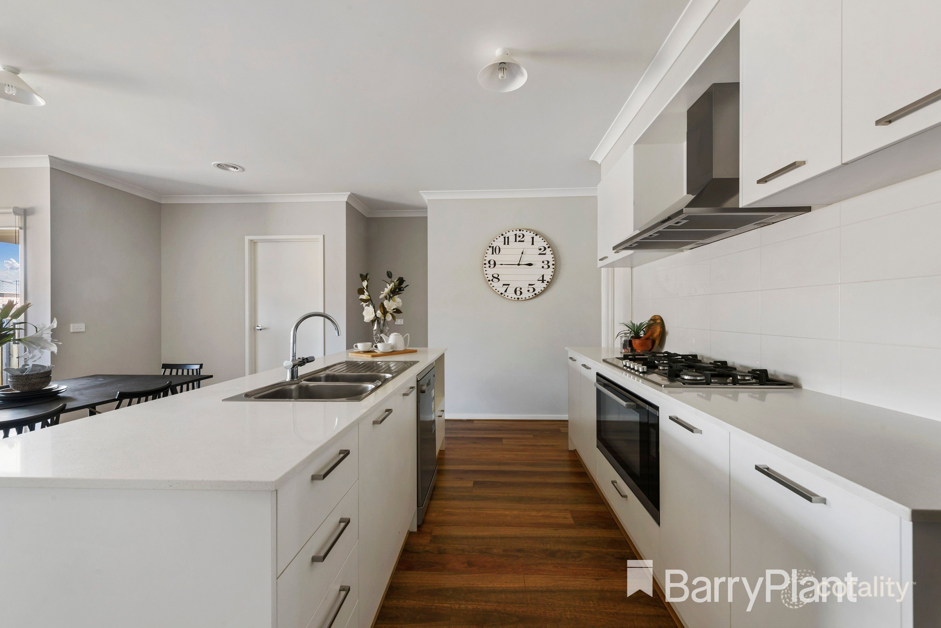 8 Peat Ave, Thornhill Park, VIC 3335