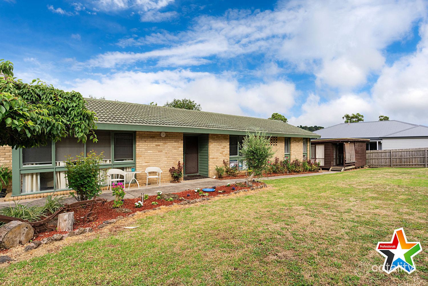1 Bailey Gr, Wandin North, VIC 3139