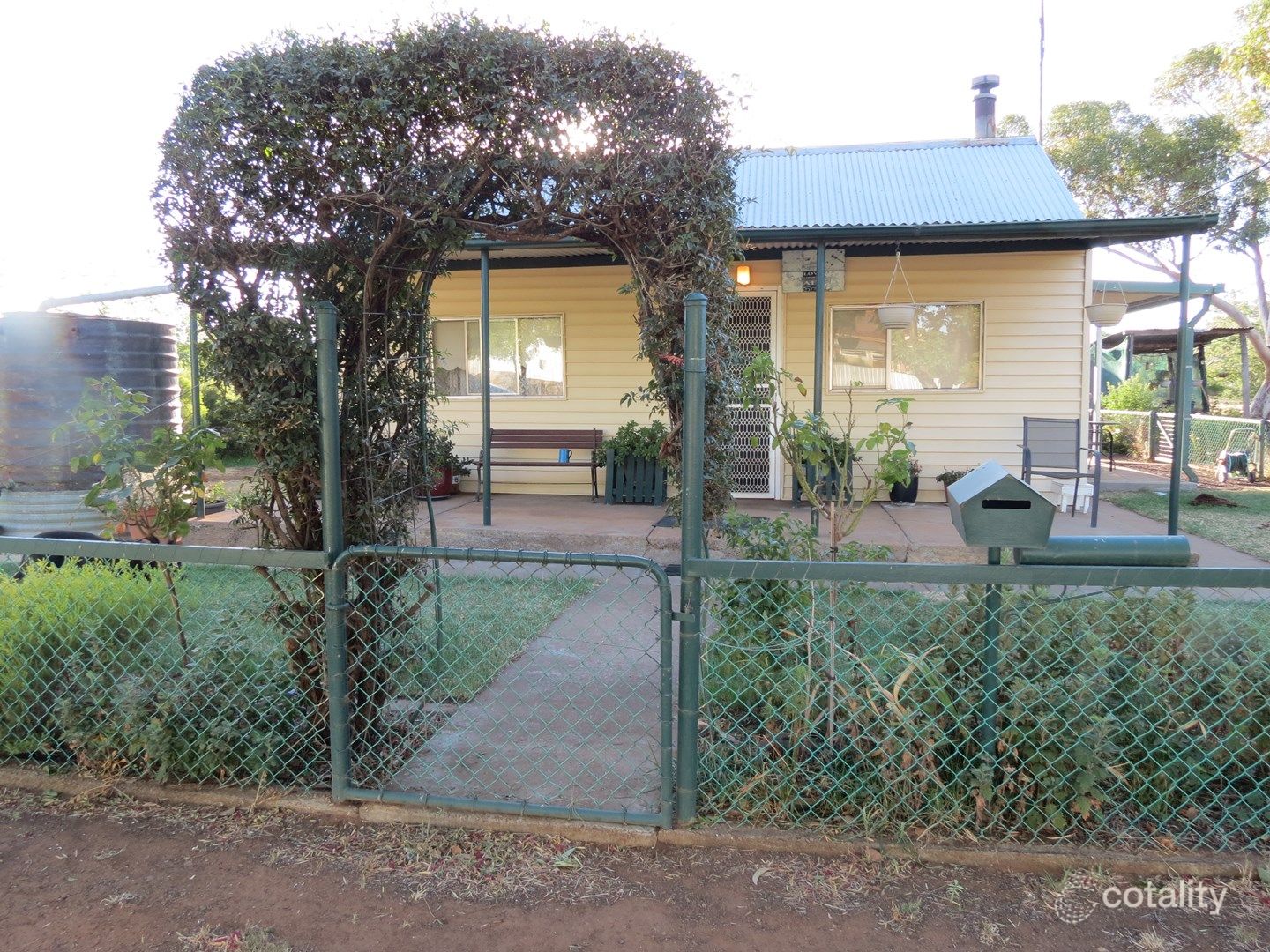 16 Stawell St, Beckom, NSW 2665