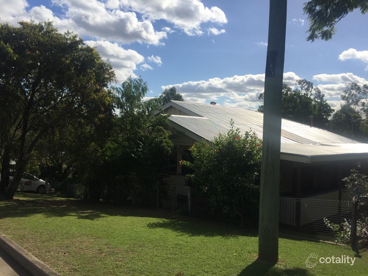 19 Williams St E, Woodend, QLD 4305