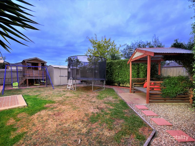 16 Aneta Ave, Hillside, VIC 3037