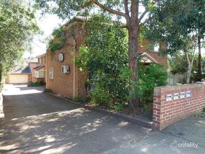 2/128b Wilbur St, Greenacre, NSW 2190