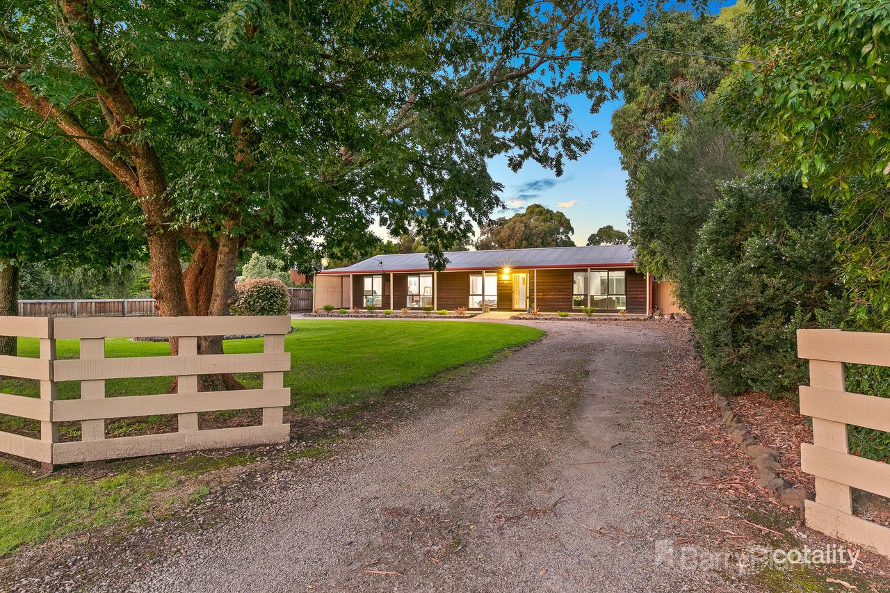 17 Cook Rd, Longwarry, VIC 3816