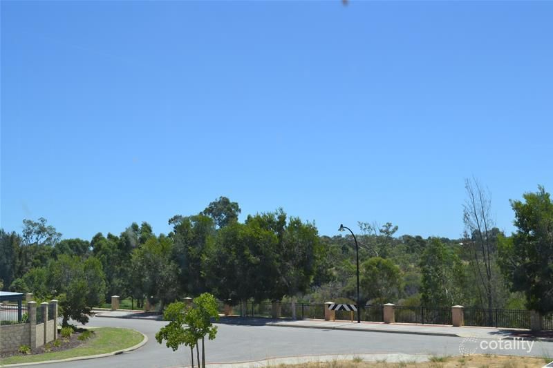 2/61 Aquaviva Cir, Viveash, WA 6056