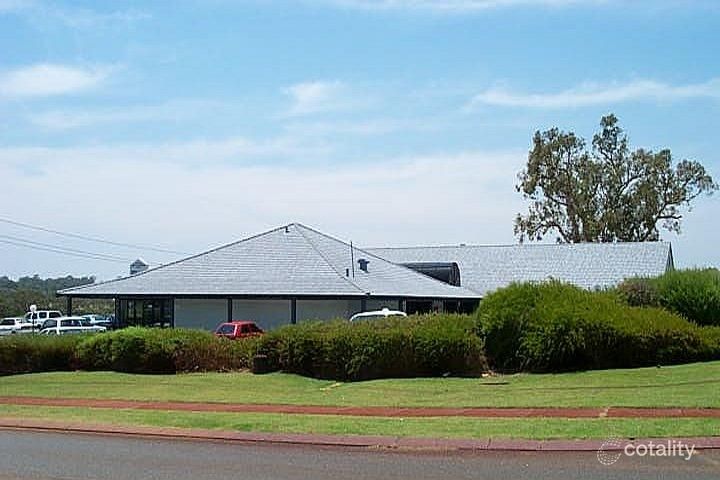 4/3 Castlegate Way, Woodvale, WA 6026