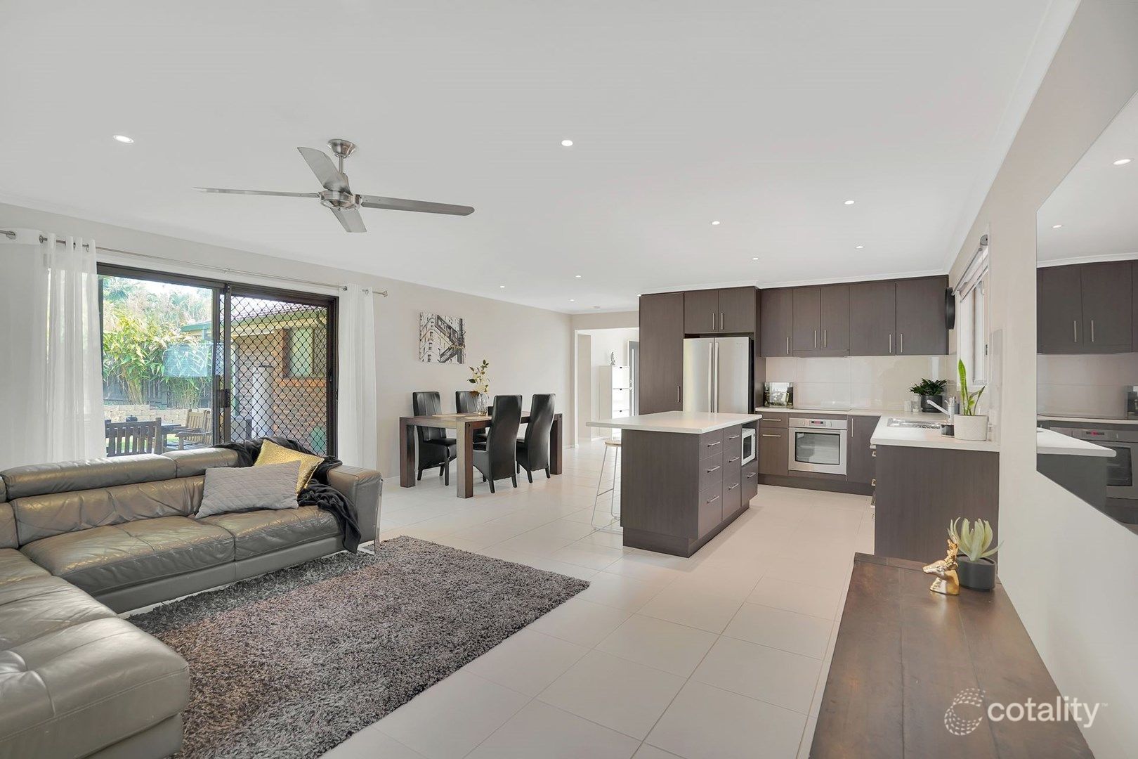 17 Crown Rd, Alexandra Hills, QLD 4161