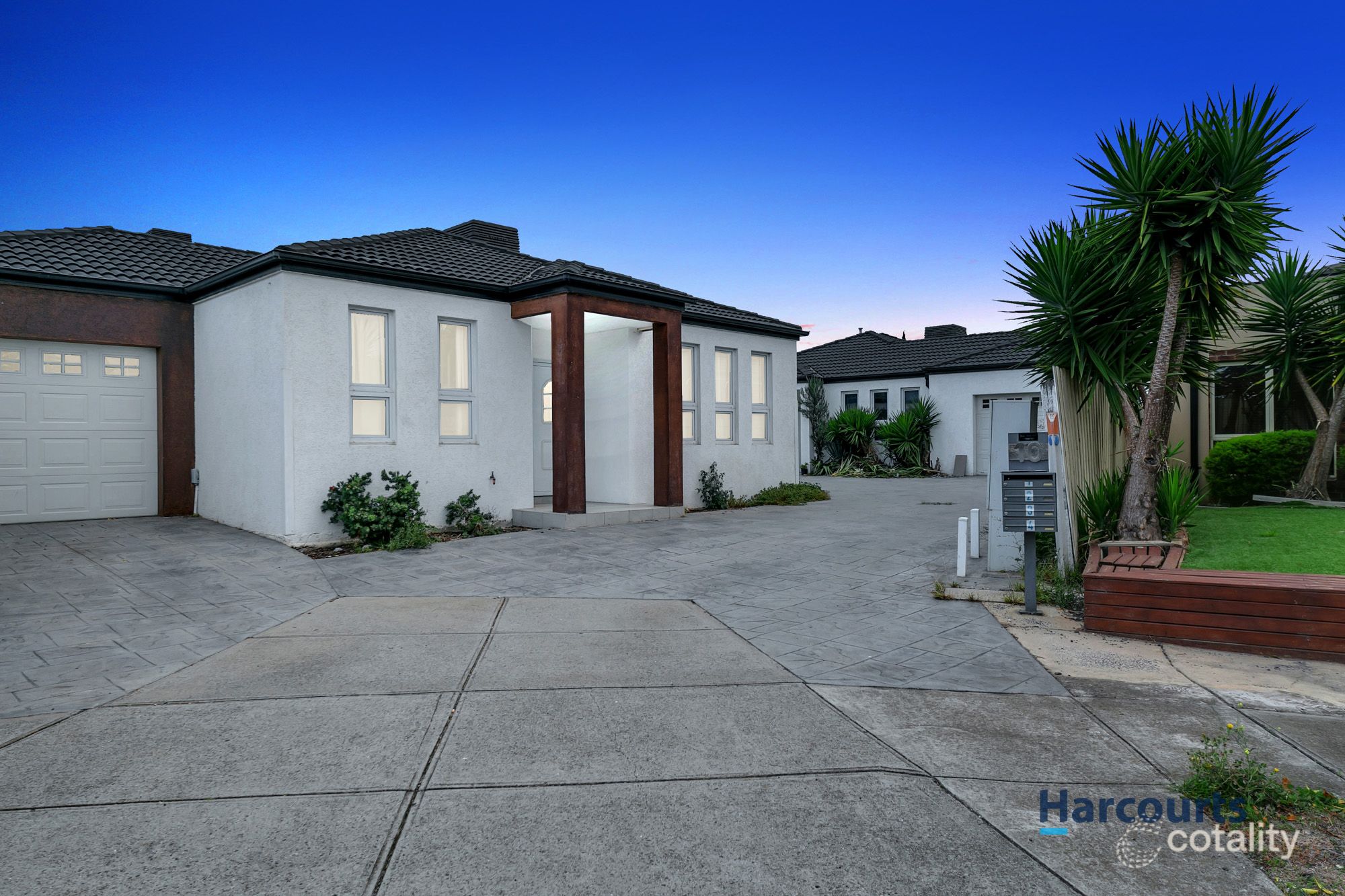 2/10 Saddle Wynd, Truganina, VIC 3029