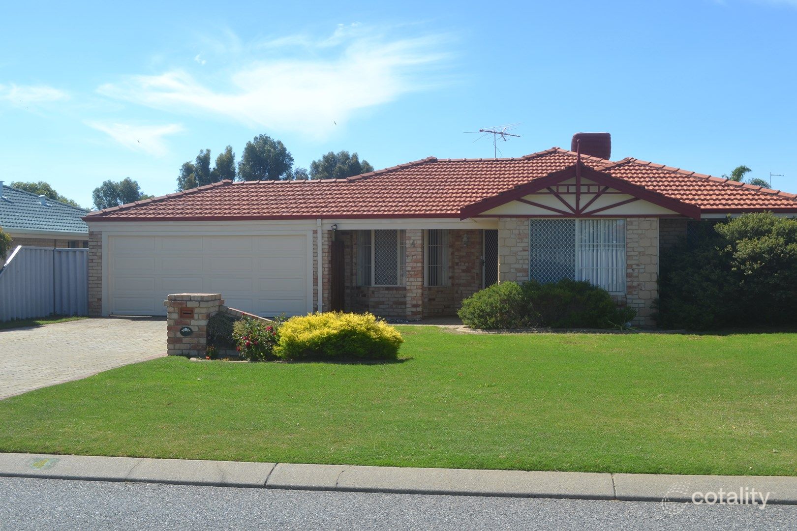 4 Santa Barbara Ct, Waikiki, WA 6169