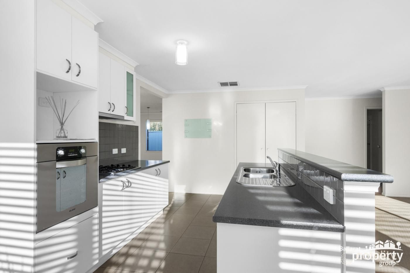 8 Mckellar Dr, Miners Rest, VIC 3352