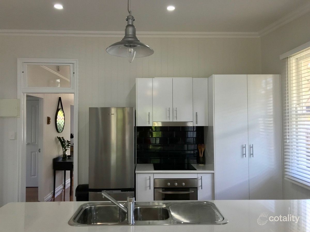 36 Rhyde St, Mount Lofty, QLD 4350