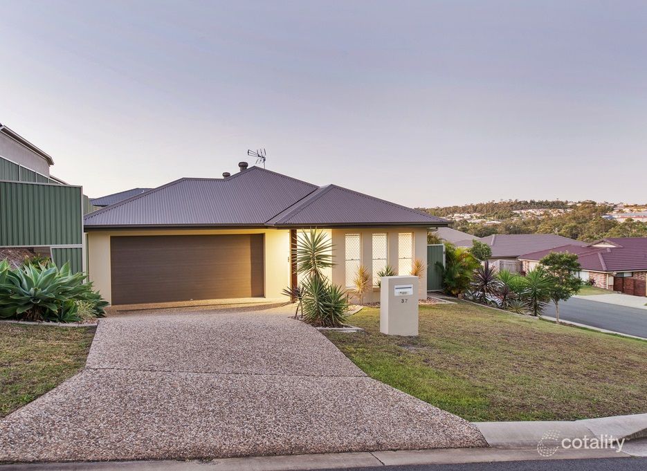 37 Fortescue St, Pacific Pines, QLD 4211