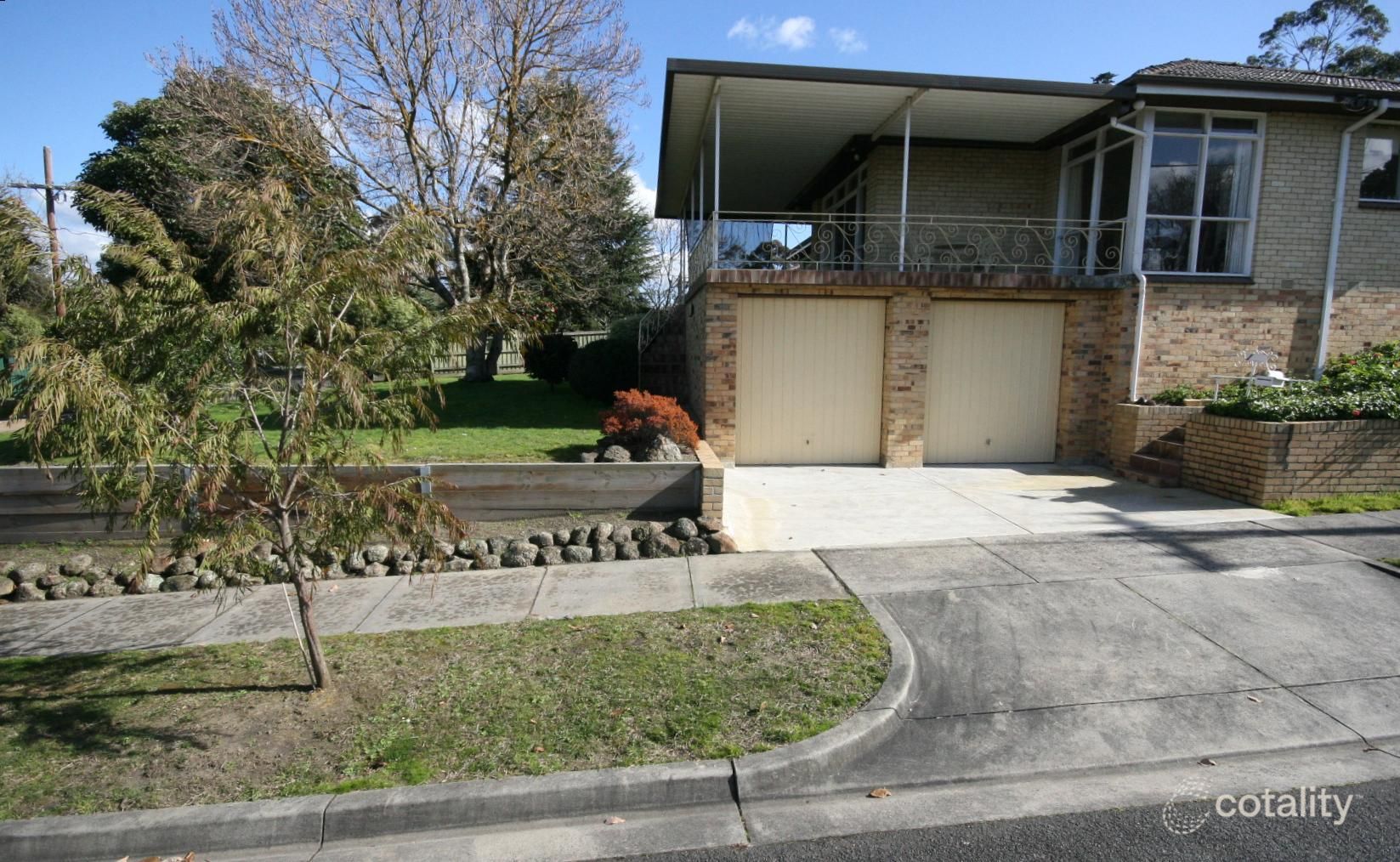 1 Helen Ave, Croydon South, VIC 3136