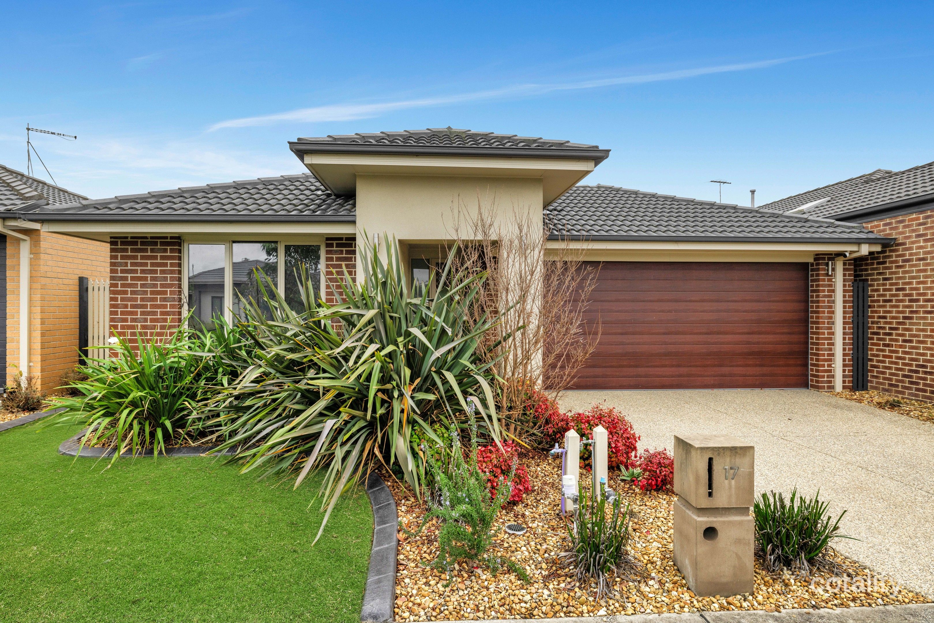 17 Mallard Ave, Officer, VIC 3809