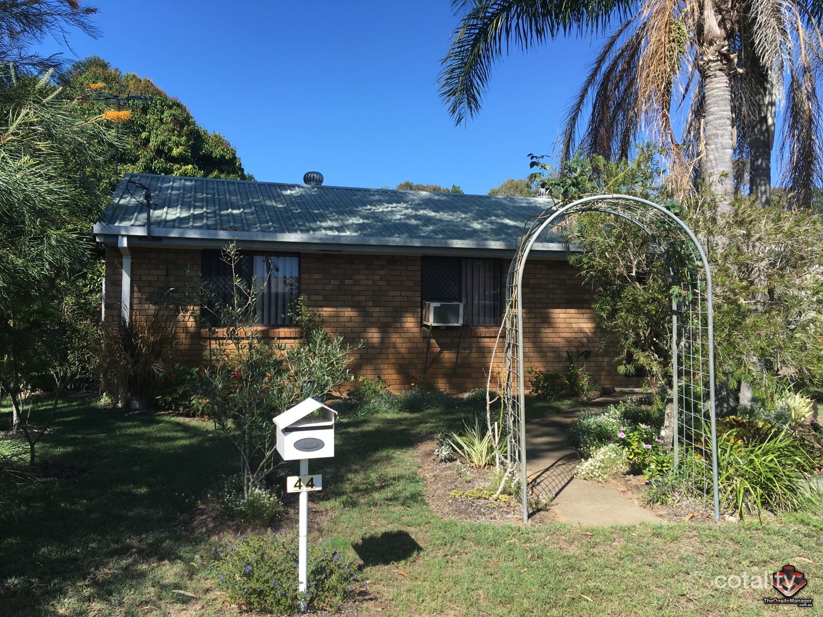 12 Richard St, Urangan, QLD 4655