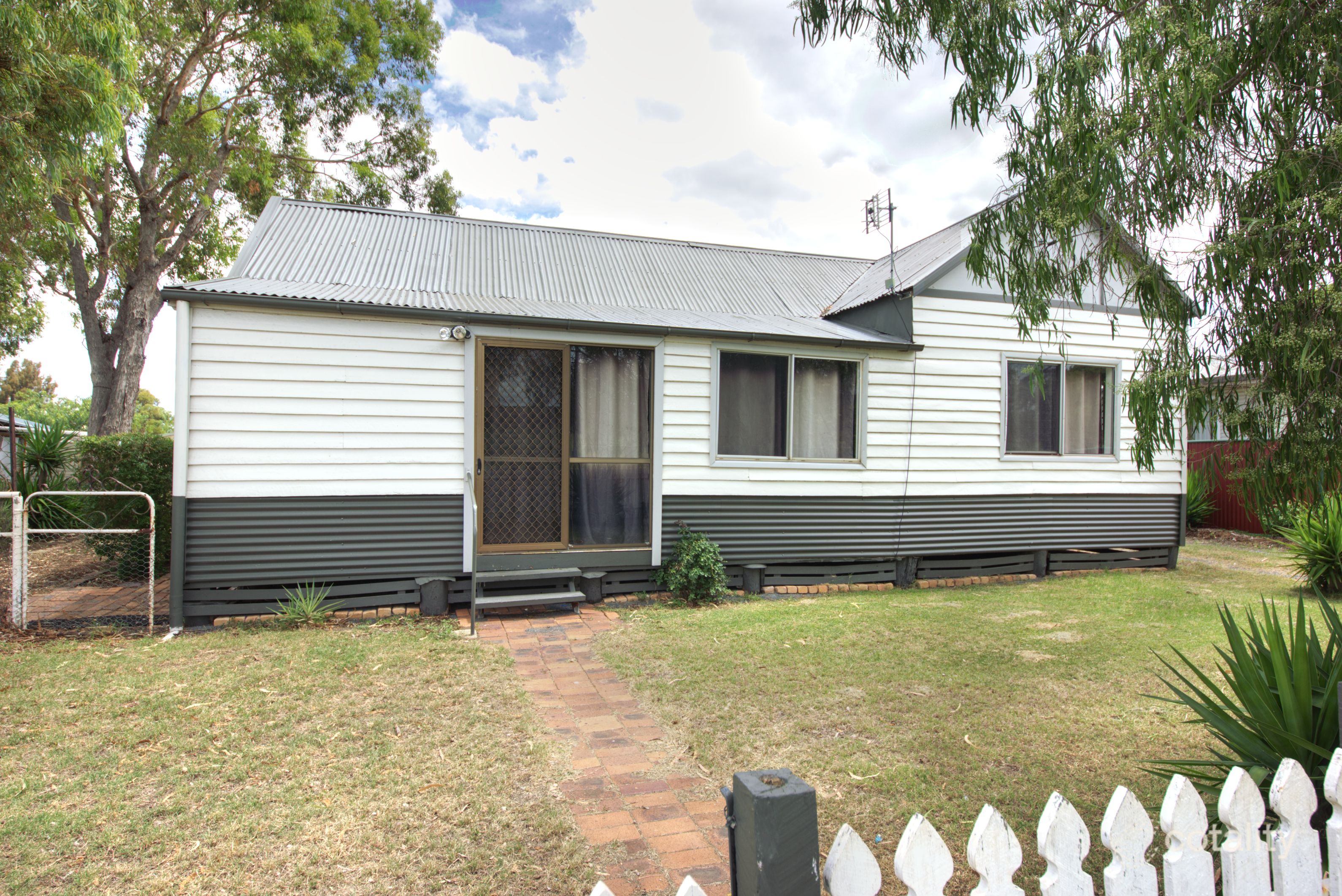 35 Donely St, Oakey, QLD 4401