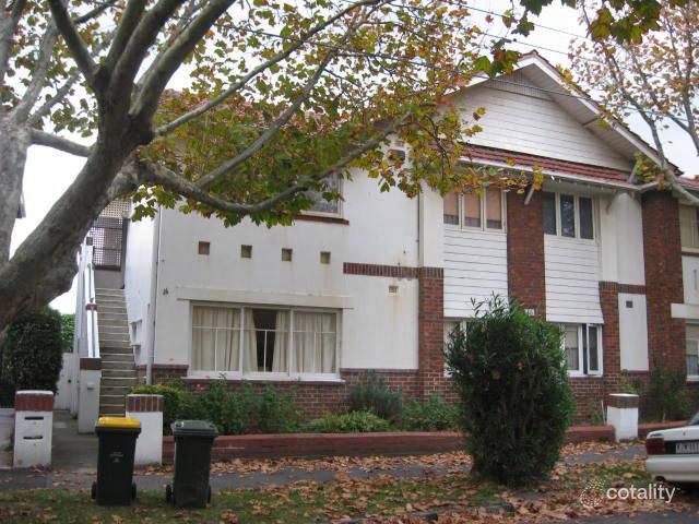 2/16 Tiuna Gr, Elwood, VIC 3184