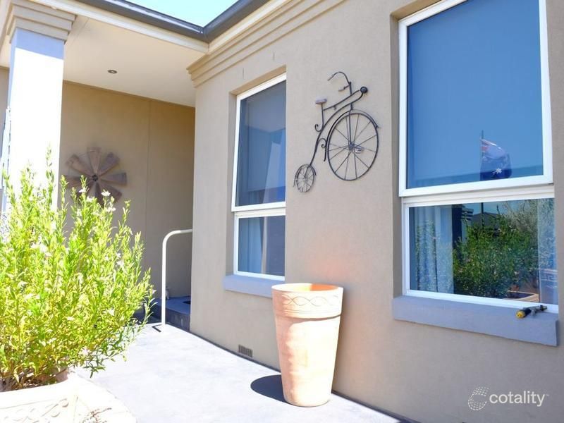 1/12b Balmoral Cres, Eastwood, VIC 3875