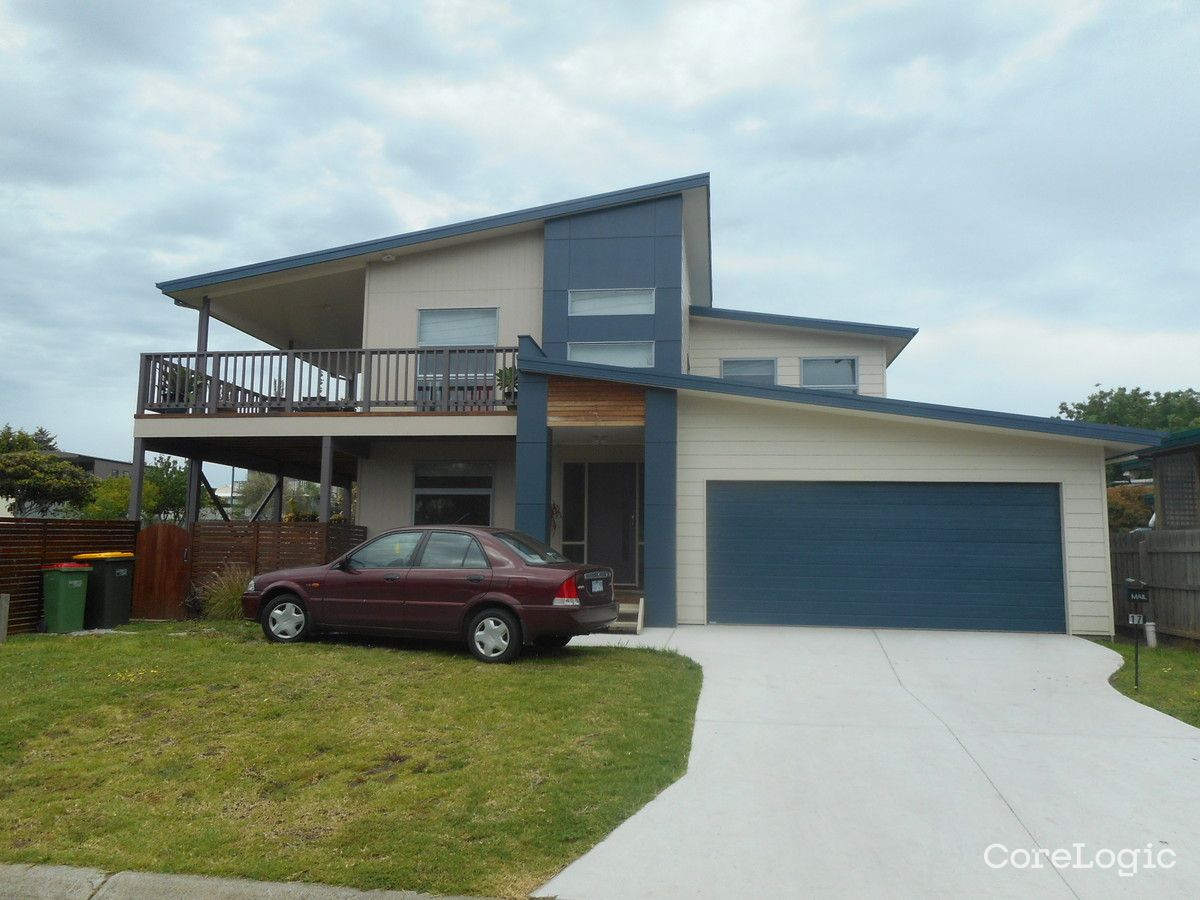 17 Leslie Ave, Cowes, VIC 3922