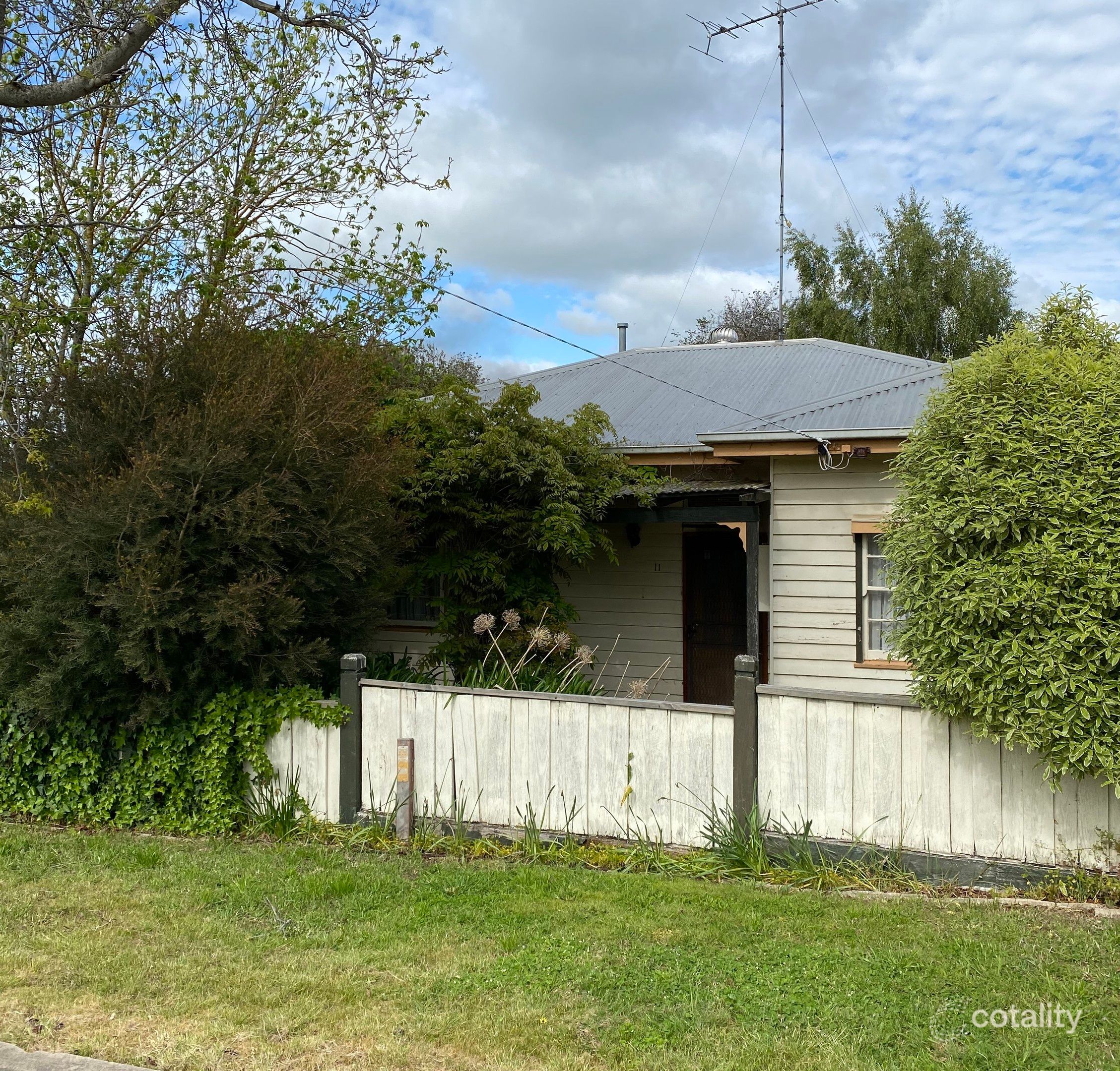 11 Kennedy St, Hamilton, VIC 3300