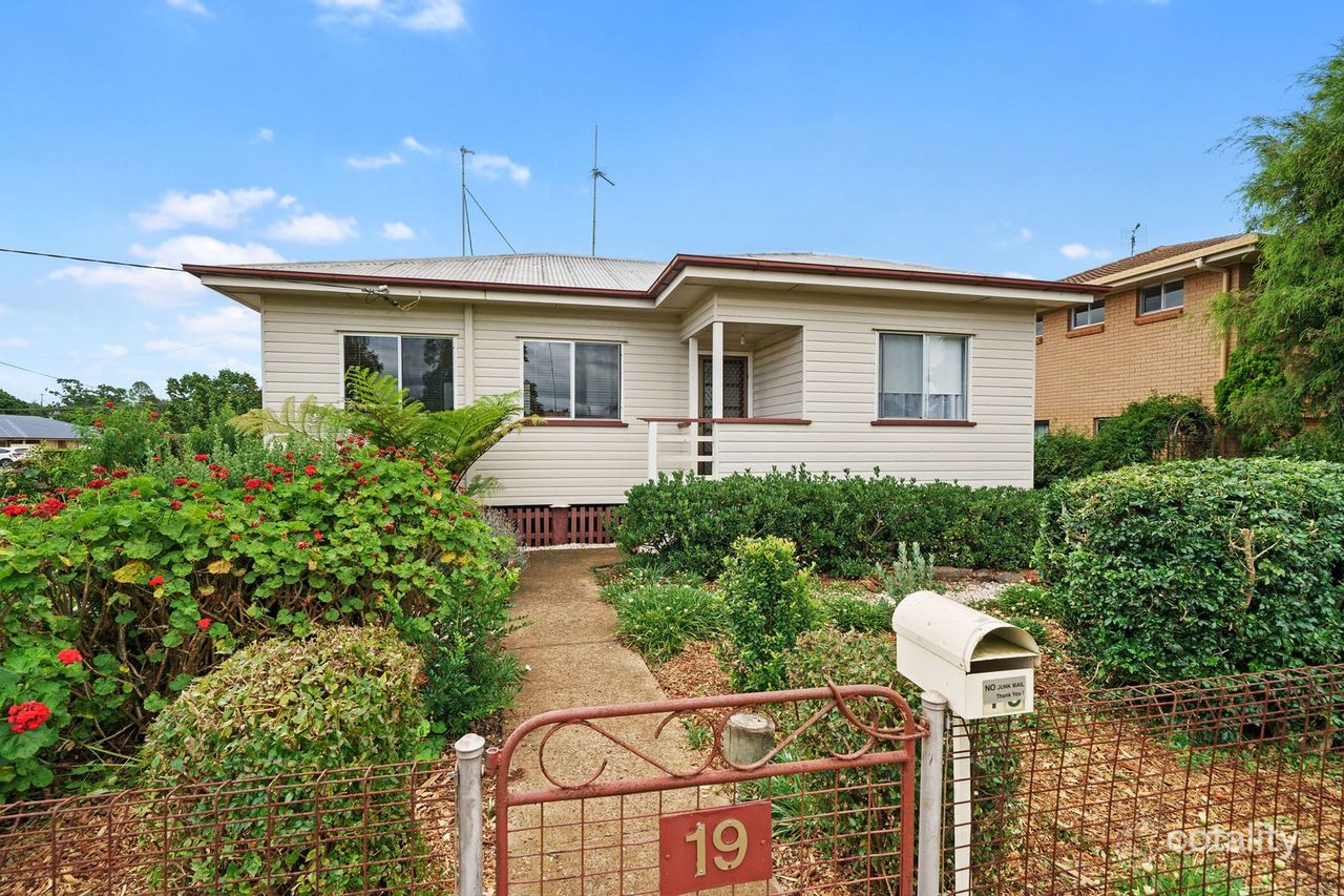 19 Devine St, Harristown, QLD 4350